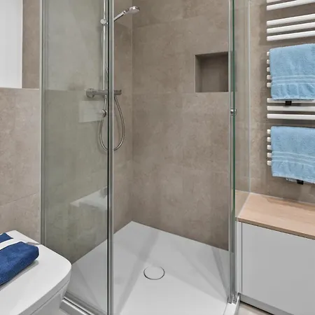 Metropol 1 *